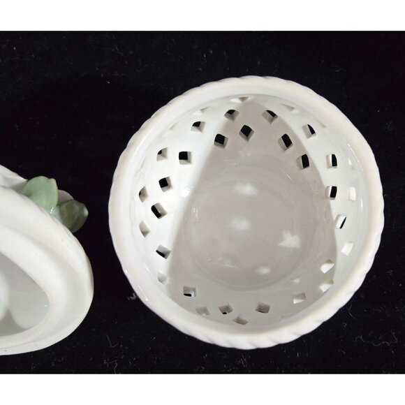 Beautiful porcelain roses trinket box cachet pot 3" - Picture 4 of 7